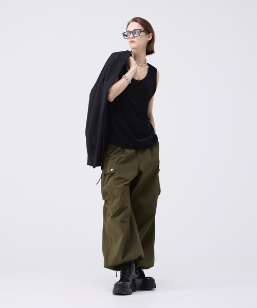 soerte(ソエルテ)の「TRICOT PIQUE SLEEVELESS PLEATS TANKTOPS / トリコットピケプリーツタンクトップ(タンクトップ・メンズ・ブラック/グレイッシュベージュ・2/3)」の4枚目の写真