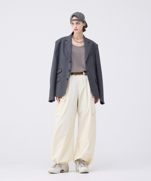 soerte(ソエルテ)の「TRICOT PIQUE SLEEVELESS PLEATS TANKTOPS / トリコットピケプリーツタンクトップ(タンクトップ・メンズ・ブラック/グレイッシュベージュ・2/3)」の8枚目の写真