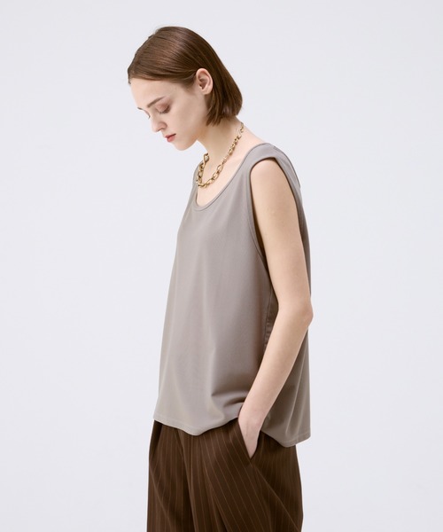 soerte(ソエルテ)の「TRICOT PIQUE SLEEVELESS PLEATS TANKTOPS / トリコットピケプリーツタンクトップ(タンクトップ・メンズ・ブラック/グレイッシュベージュ・2/3)」の12枚目の写真