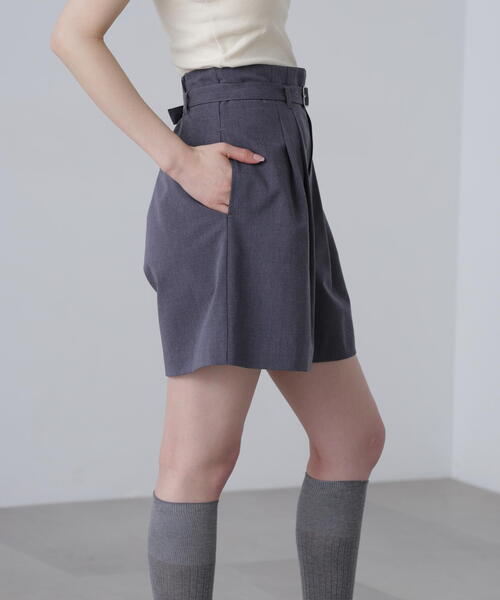 FREE'S MART(フリーズマート)の「◆ベルト付きダブルタックショートパンツ(その他パンツ・レディース・グレー/ブラック・SMALL/MEDIUM)」の9枚目の写真