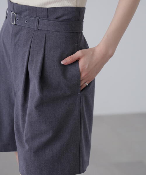 FREE'S MART(フリーズマート)の「◆ベルト付きダブルタックショートパンツ(その他パンツ・レディース・グレー/ブラック・SMALL/MEDIUM)」の6枚目の写真