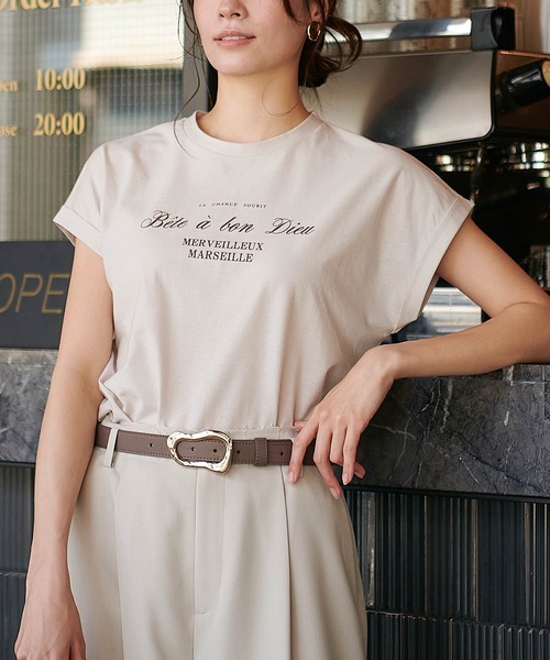 Jines(ジネス)の「ロールアップスリーブ ロゴTシャツ(Tシャツ/カットソー・レディース・ベージュ/ホワイト/チャコールグレー・38)」の3枚目の写真