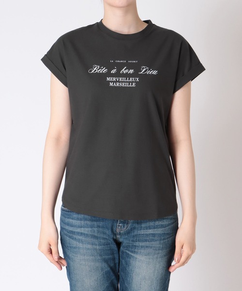 Jines(ジネス)の「ロールアップスリーブ ロゴTシャツ(Tシャツ/カットソー・レディース・ベージュ/ホワイト/チャコールグレー・38)」の13枚目の写真