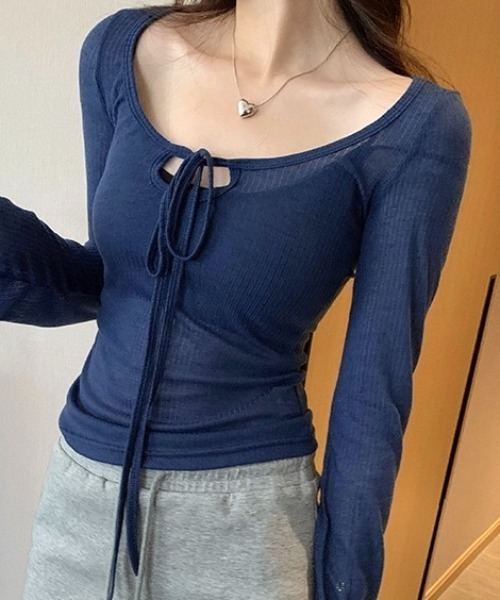 LADY LIKE(レディライク)の「胸リボンデコルテ空きシアートップス(Tシャツ/カットソー・レディース・ピンク/ネイビー/イエロー/チャコールグレー・M)」の3枚目の写真