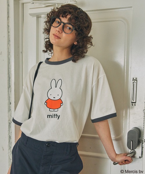 Miffy（ ミッフィー）の「【miffy】別注 ミッフィー & フレンズ アソート グラフィックプリント 半袖Tシャツ（Tシャツ/カットソー・レディース・ブラック系1/ネイビー系1/ネイビー系2/グレー系/ブラック系/ネイビー系・FREE）」の4枚目の写真