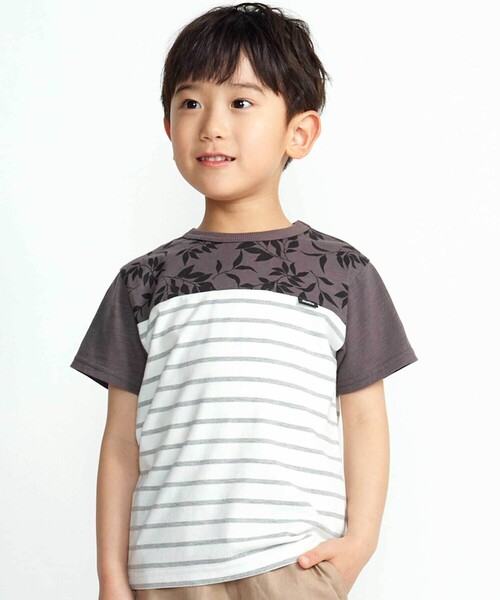 BeBe(ベベ)の「リーフ柄ボーダー切り替え天竺半袖Tシャツ(90~150cm)(Tシャツ/カットソー・キッズ・ブルー系その他2/グレー系その他・150cm/140cm/130cm/120cm)」の1枚目の写真