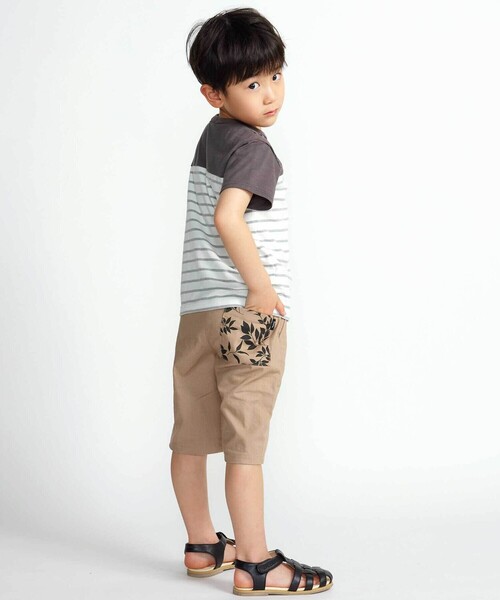 BeBe(ベベ)の「リーフ柄ボーダー切り替え天竺半袖Tシャツ(90~150cm)(Tシャツ/カットソー・キッズ・ブルー系その他2/グレー系その他・150cm/140cm/130cm/120cm)」の3枚目の写真