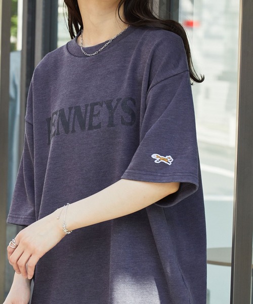 PENNEYS(ぺニーズ)の「PENNEYS/ペニーズ 別注 THE FOX ロゴ ヴィンテージスノーウォッシュ加工 ワッペン刺繍 半袖スウェットカットソー(Tシャツ/カットソー・レディース・ネイビー/グレイッシュベージュ/レッド/ブラック/ライトグレー・M/S/L)」の4枚目の写真