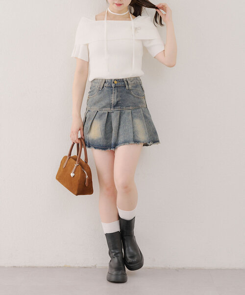 continuer de NICE CLAUP(コンティニューデナイスクラップ)の「チョーカー付ケープニット(ニット/セーター・レディース・レッド/ブラック/オフホワイト・FREE)」の11枚目の写真
