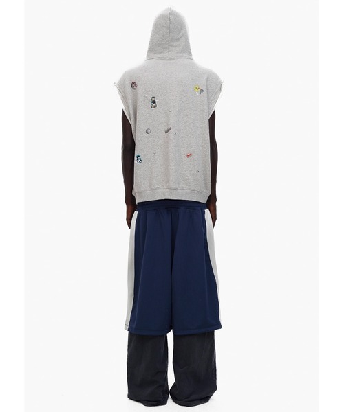 MASONPRINCE(メイソンプリンス)の「オーバーサイズ ステッカーデザイン ノースリーブパーカー MJ4050【MASONPRINCE】(パーカー・メンズ・グレー・L)」の2枚目の写真