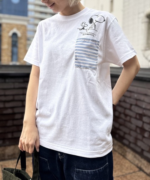 SNOOPY×OLD BETTY'S（スヌーピーカケルオールドベティーズ）の「スヌーピー【SNOOPY】O/E Heavy Weight 1Pocket T-shirts（Tシャツ/カットソー・レディース・ホワイト/ブラック・S/M/XL/L）」の2枚目の写真