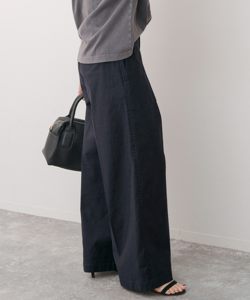 Spick & Span（スピックアンドスパン）の「バックサテンカーゴワイドパンツ（カーゴパンツ・レディース・ブラック/カーキ・34/36/38）」の6枚目の写真