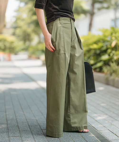 Spick & Span（スピックアンドスパン）の「バックサテンカーゴワイドパンツ（カーゴパンツ・レディース・ブラック/カーキ・34/36/38）」の12枚目の写真