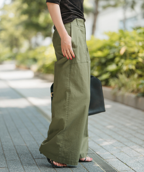 Spick & Span（スピックアンドスパン）の「バックサテンカーゴワイドパンツ（カーゴパンツ・レディース・ブラック/カーキ・34/36/38）」の13枚目の写真