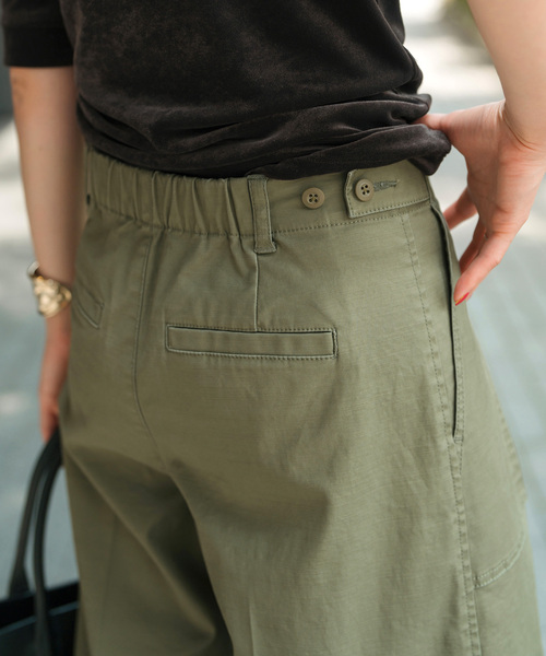 Spick & Span（スピックアンドスパン）の「バックサテンカーゴワイドパンツ（カーゴパンツ・レディース・ブラック/カーキ・34/36/38）」の16枚目の写真