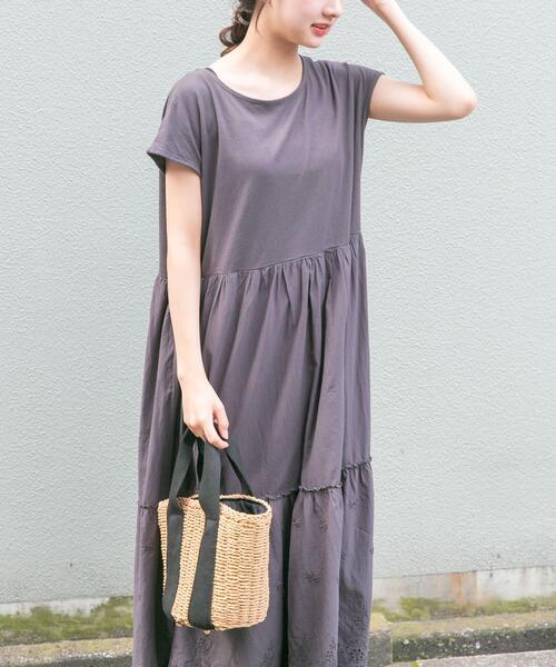 ITEMS URBANRESEARCH（アイテムズ アーバンリサーチ）の「ピグメントティアードワンピース（ワンピース・レディース・オレンジ/チャコールグレー/アイボリー・FREE）」の12枚目の写真