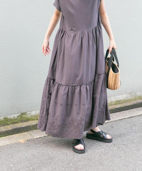 ITEMS URBANRESEARCH（アイテムズ アーバンリサーチ）の「ピグメントティアードワンピース（ワンピース・レディース・オレンジ/チャコールグレー/アイボリー・FREE）」の13枚目の写真