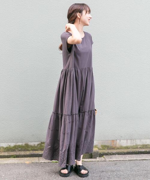 ITEMS URBANRESEARCH（アイテムズ アーバンリサーチ）の「ピグメントティアードワンピース（ワンピース・レディース・オレンジ/チャコールグレー/アイボリー・FREE）」の16枚目の写真