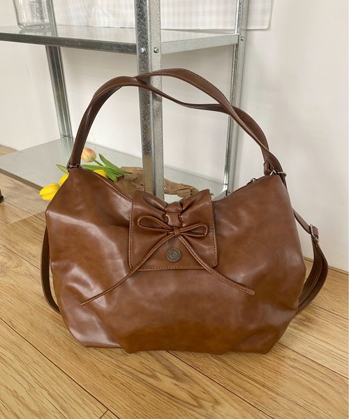 Mejoul（メジュール）の「【累計販売数8200点！／お気に入り33000突破★】【大容量A4サイズ対応】2WAYフェイクレザーリボン リュック ショルダートート（ショルダーバッグ・レディース・ブラウン/ブラック/キャメル・F）」の9枚目の写真