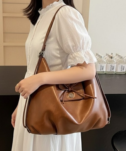 Mejoul（メジュール）の「【累計販売数8200点！／お気に入り33000突破★】【大容量A4サイズ対応】2WAYフェイクレザーリボン リュック ショルダートート（ショルダーバッグ・レディース・ブラウン/ブラック/キャメル・F）」の20枚目の写真