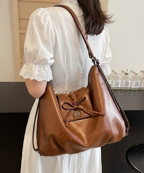 Mejoul（メジュール）の「【累計販売数8200点！／お気に入り33000突破★】【大容量A4サイズ対応】2WAYフェイクレザーリボン リュック ショルダートート（ショルダーバッグ・レディース・ブラウン/ブラック/キャメル・F）」の18枚目の写真