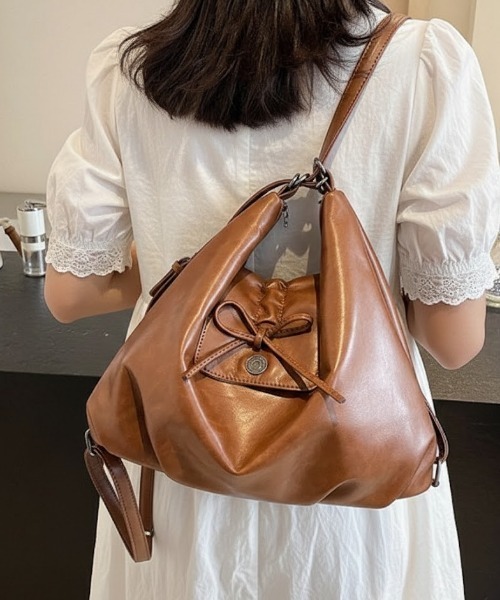 Mejoul（メジュール）の「【累計販売数8200点！／お気に入り33000突破★】【大容量A4サイズ対応】2WAYフェイクレザーリボン リュック ショルダートート（ショルダーバッグ・レディース・ブラウン/ブラック/キャメル・F）」の19枚目の写真