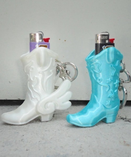 EVERYTHINGS（エブリシングス）の「【EVERYTHINGS】Winged Boots Lighter Hplder / 【エブリシングス】ウィングブーツライターケースキーリング（キーホルダー・レディース・ホワイト・ONE SIZE）」の2枚目の写真