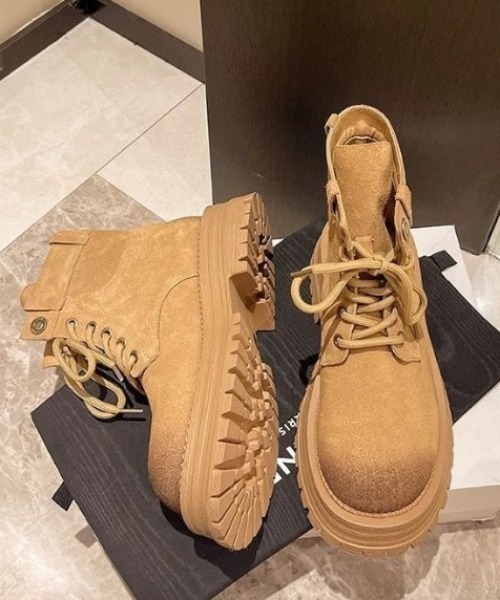 lilful(リルフル)の「サイドパッチ付き 厚底レースアップワークブーツ(ブーツ・レディース・アイボリー/キャメル・M/L)」の8枚目の写真