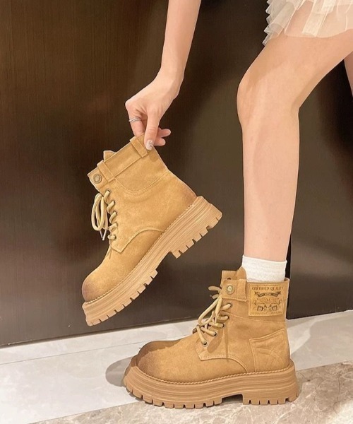 lilful(リルフル)の「サイドパッチ付き 厚底レースアップワークブーツ(ブーツ・レディース・アイボリー/キャメル・M/L)」の6枚目の写真