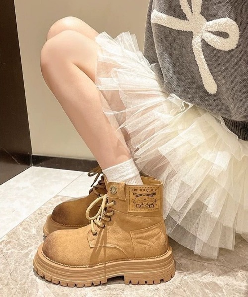 lilful(リルフル)の「サイドパッチ付き 厚底レースアップワークブーツ(ブーツ・レディース・アイボリー/キャメル・M/L)」の5枚目の写真