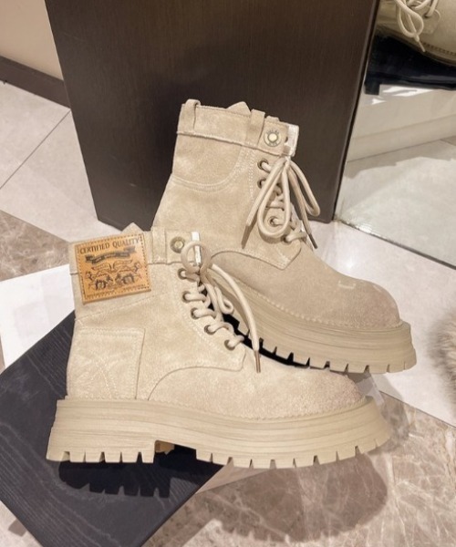 lilful(リルフル)の「サイドパッチ付き 厚底レースアップワークブーツ(ブーツ・レディース・アイボリー/キャメル・M/L)」の22枚目の写真