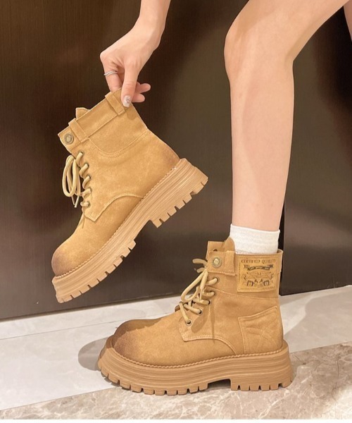 lilful(リルフル)の「サイドパッチ付き 厚底レースアップワークブーツ(ブーツ・レディース・アイボリー/キャメル・M/L)」の11枚目の写真