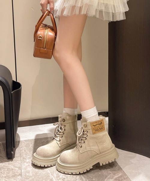 lilful(リルフル)の「サイドパッチ付き 厚底レースアップワークブーツ(ブーツ・レディース・アイボリー/キャメル・M/L)」の10枚目の写真