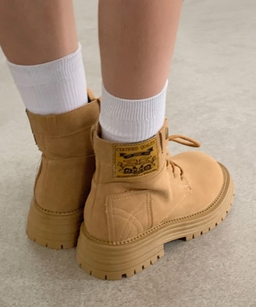 lilful(リルフル)の「サイドパッチ付き 厚底レースアップワークブーツ(ブーツ・レディース・アイボリー/キャメル・M/L)」の17枚目の写真