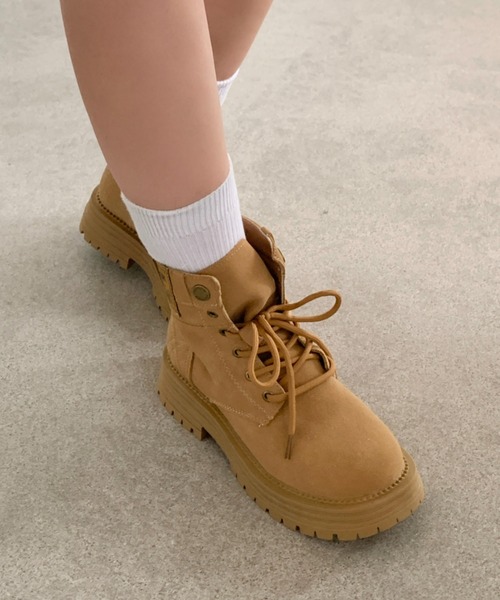 lilful(リルフル)の「サイドパッチ付き 厚底レースアップワークブーツ(ブーツ・レディース・アイボリー/キャメル・M/L)」の18枚目の写真