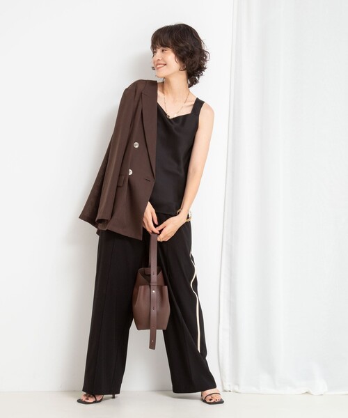 NOLLEY’S Sophi(ノーリーズソフィ)の「トリアセサテン前後2WAYタンクトップ(タンクトップ・レディース・ブラック/オフホワイト・38/40/36)」の3枚目の写真