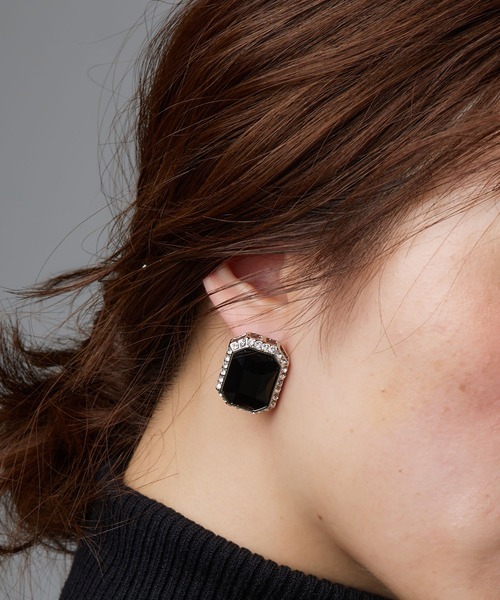Narcissus（ナルシス）の「ビジュースクエアピアス　ブラックビジュー　オケージョン　パーティー（ピアス（両耳用）・レディース・ブラック/シルバー・FREE）」の2枚目の写真