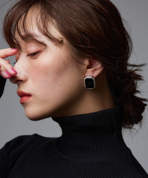 Narcissus（ナルシス）の「ビジュースクエアピアス　ブラックビジュー　オケージョン　パーティー（ピアス（両耳用）・レディース・ブラック/シルバー・FREE）」の4枚目の写真