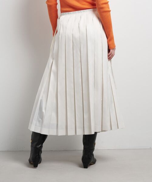 LANVIN en Bleu（ランバンオンブルー）の「LIMONTA East サテンプリーツスカート（スカート・レディース・オフホワイト/ブラウン/ブラック・38/36）」の15枚目の写真