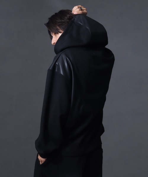 welise（ウェライズ）の「【welise/ウェライズ】PUレザー×スウェット ダブルヴィンテージ加工 リメイクライクショートジップアップパーカー（パーカー・メンズ・チャコールグレー/ブラック/ブラウン・S/M/L）」の8枚目の写真