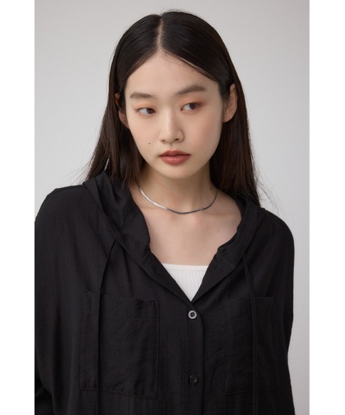 AZUL by moussy(アズールバイマウジー)の「フード付きボタンシャツ(シャツ/ブラウス・レディース・ブラック/オフホワイト/ブルー・FREE)」の15枚目の写真