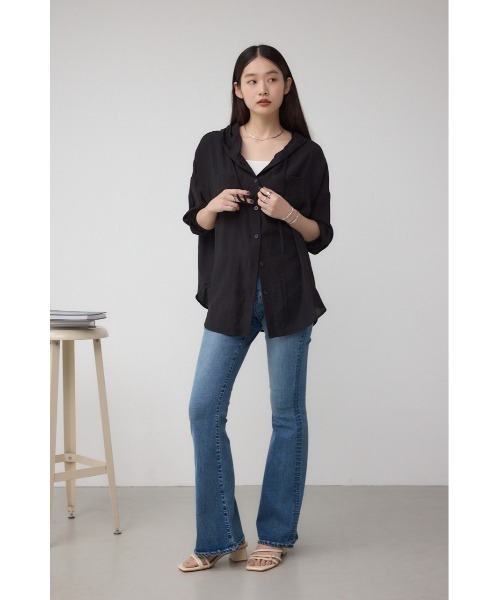 AZUL by moussy(アズールバイマウジー)の「フード付きボタンシャツ(シャツ/ブラウス・レディース・ブラック/オフホワイト/ブルー・FREE)」の17枚目の写真