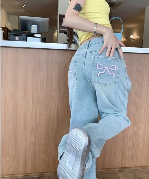 FREE STYLISTS(フリー スタイリスト)の「YUGA_YGMC Ribbon embroidery wide length denim pants(デニムパンツ・レディース・ライトブルー・M/S)」の4枚目の写真