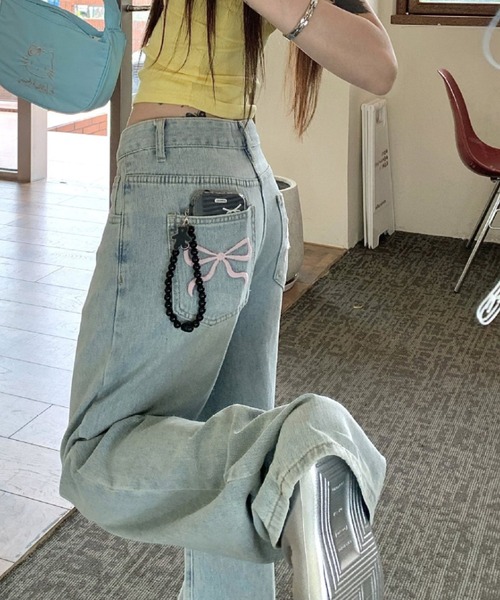 FREE STYLISTS(フリー スタイリスト)の「YUGA_YGMC Ribbon embroidery wide length denim pants(デニムパンツ・レディース・ライトブルー・M/S)」の8枚目の写真