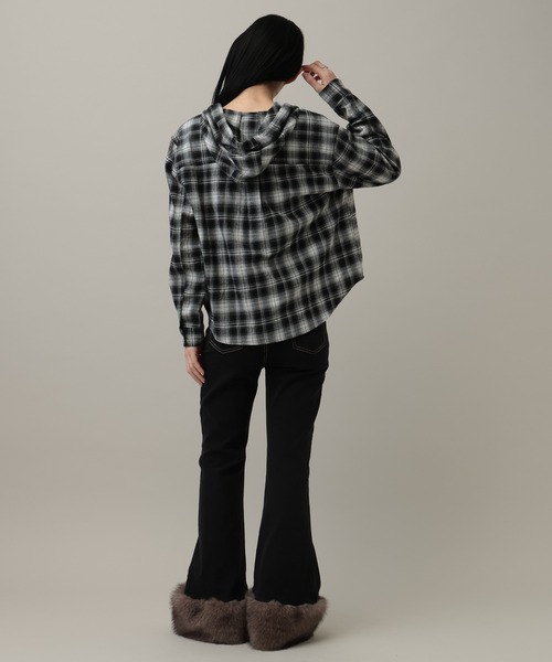 ALAND(エーランド)の「【UNISEX】ALAND/チェックフード長袖シャツ(シャツ/ブラウス・レディース・ブラック/ブラウン・MEDIUM/SMALL)」の6枚目の写真