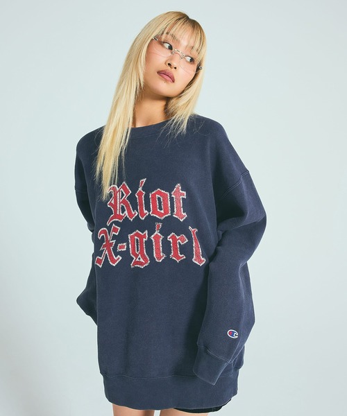 Champion（チャンピオン）の「X-girl x Champion REVERSE WEAVE R FADED LOGO SWEAT TOP（スウェット・レディース・ブラック/ネイビー・M/S）」の17枚目の写真
