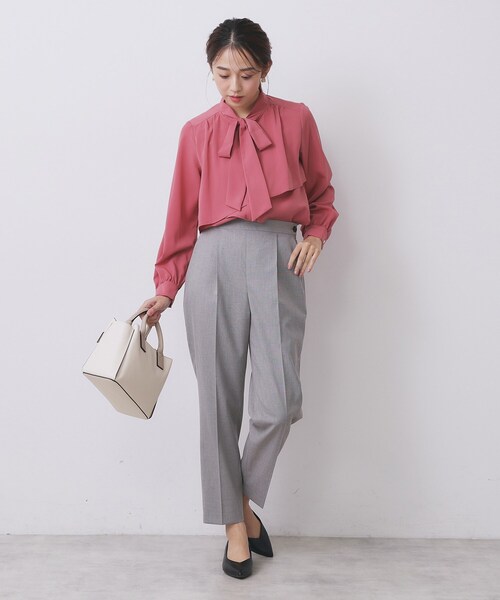 index（インデックス）の「アシンメトリーレイヤードボウタイブラウス【洗濯機OK/イージーアイロン/防シワ】《XS～3L》（シャツ/ブラウス・レディース・オフホワイト/ブラック系1/ブラック系/アイボリー系7/ピンク系/サックスブルー・44/40/42/34/36/38）」の14枚目の写真