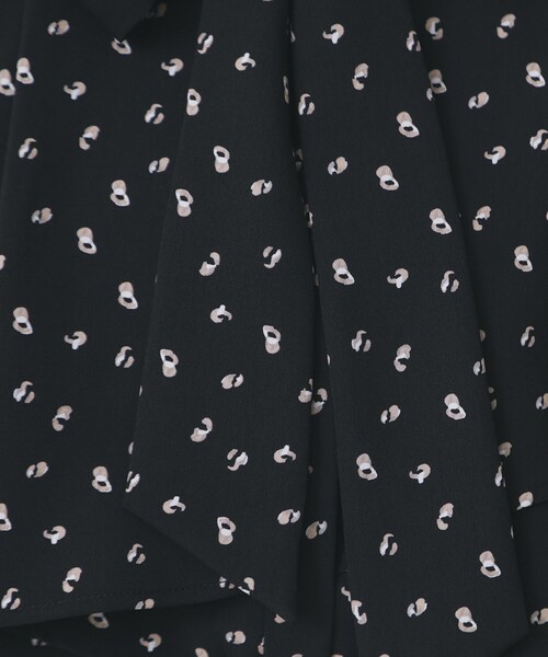 index（インデックス）の「アシンメトリーレイヤードボウタイブラウス【洗濯機OK/イージーアイロン/防シワ】《XS～3L》（シャツ/ブラウス・レディース・オフホワイト/ブラック系1/ブラック系/アイボリー系7/ピンク系/サックスブルー・44/40/42/34/36/38）」の20枚目の写真