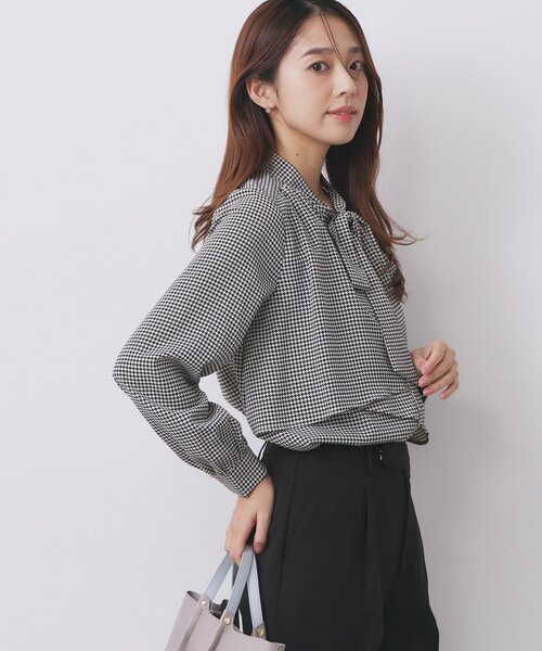 index（インデックス）の「アシンメトリーレイヤードボウタイブラウス【洗濯機OK/イージーアイロン/防シワ】《XS～3L》（シャツ/ブラウス・レディース・オフホワイト/ブラック系1/ブラック系/アイボリー系7/ピンク系/サックスブルー・44/40/42/34/36/38）」の21枚目の写真