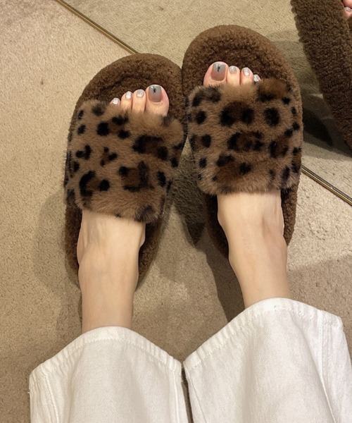 Ritzy(リッツィー)の「モコモコ ヒョウ柄フリース厚底サンダル(サンダル・レディース・ベージュ/チャコール/モカ・24/25/24.5/23.5/23)」の1枚目の写真
